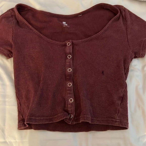 Me to We Tops - burgundy ribbed cropped short sleeve